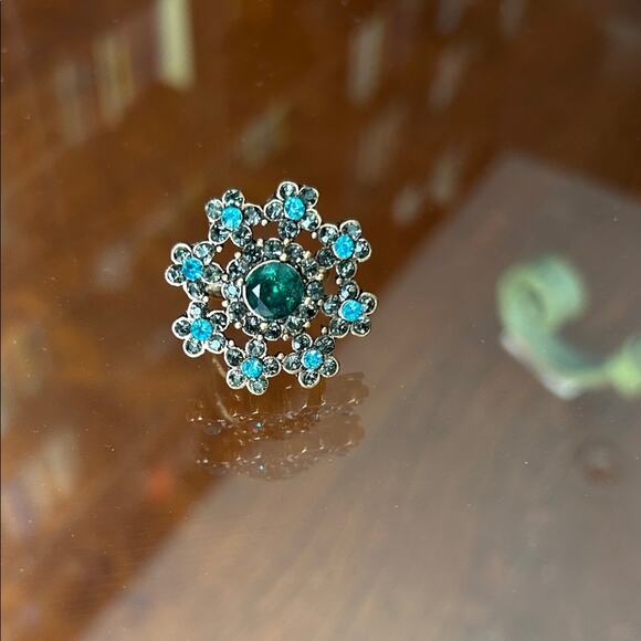 Fun Cocktail Flower Ring with Antique Gold Metal, Aqua and Green, Size 5 - Picture 13 of 16